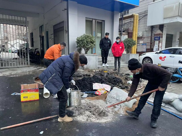 郑州家属院下水管道疏通改造开挖维修现场