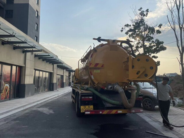 郑州新楼盘抽污水雨污水管道清淤疏通服务现场